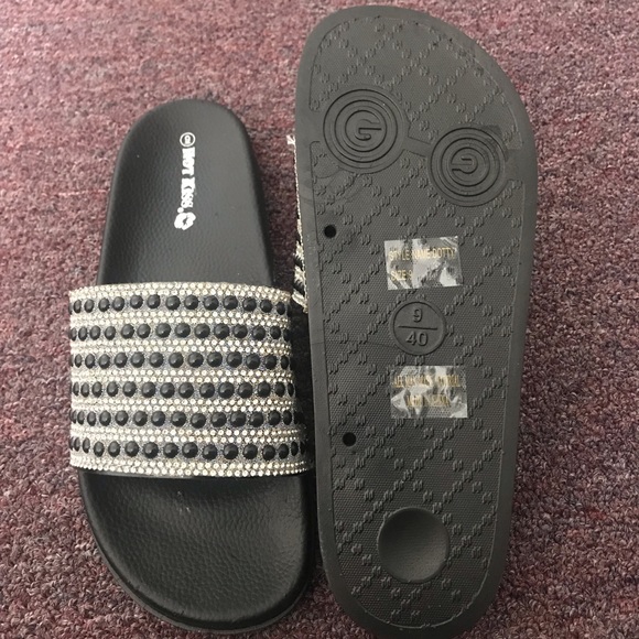 Silver and black slides - Picture 2 of 2